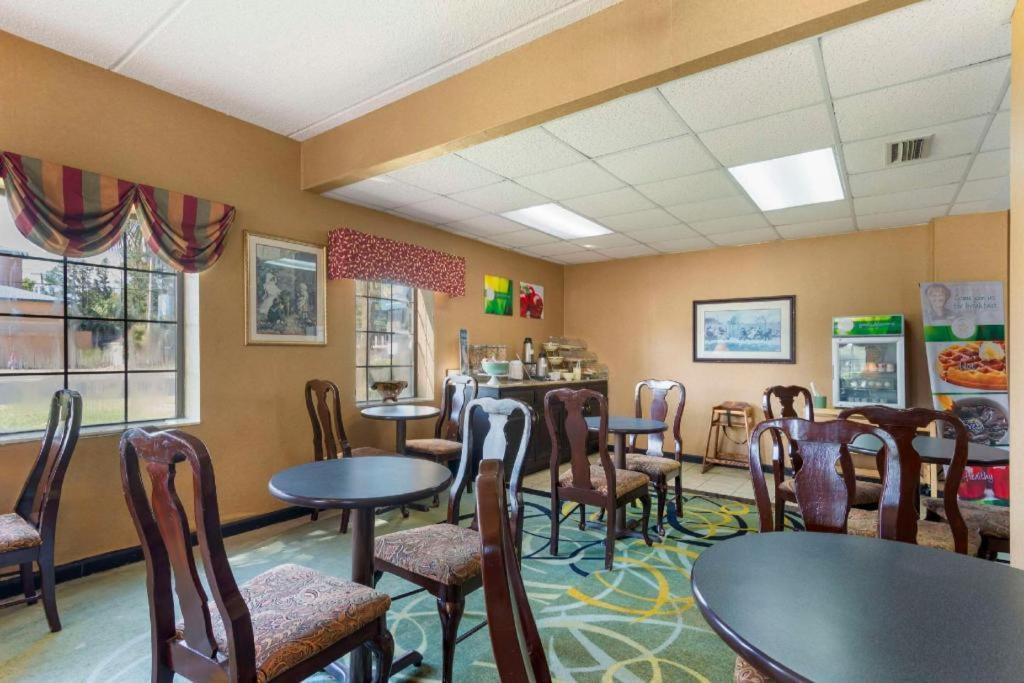 קורדל Quality Inn מראה חיצוני תמונה